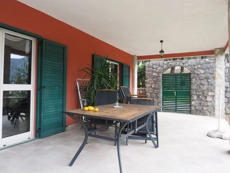 Sale, house, 300m², Dobrota, Kotor
