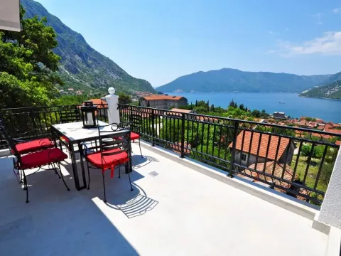 Prodaja, dvosoban stan, 200m², Risan, Kotor - image 11