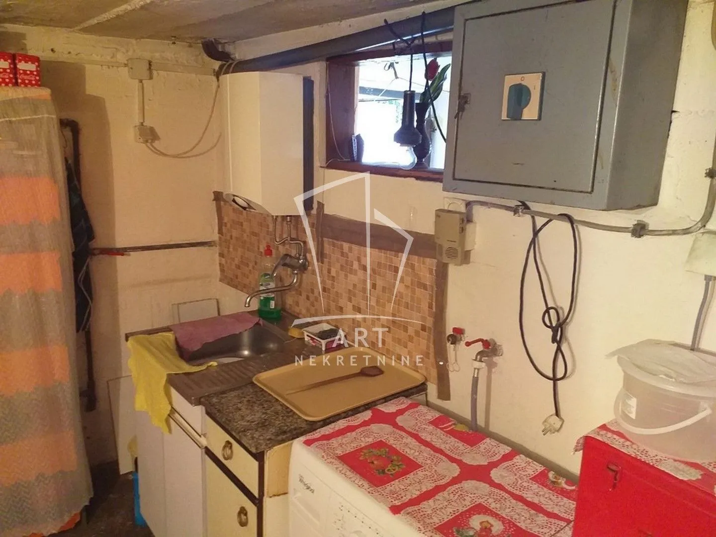 Prodaja, kuća, 275m², Zvezdarska Šuma, Zvezdara Sve Podlokacije