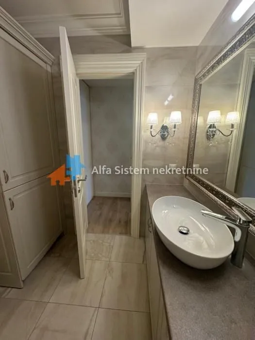 Izdavanje, stan, 215m², Savski Venac, Beograd