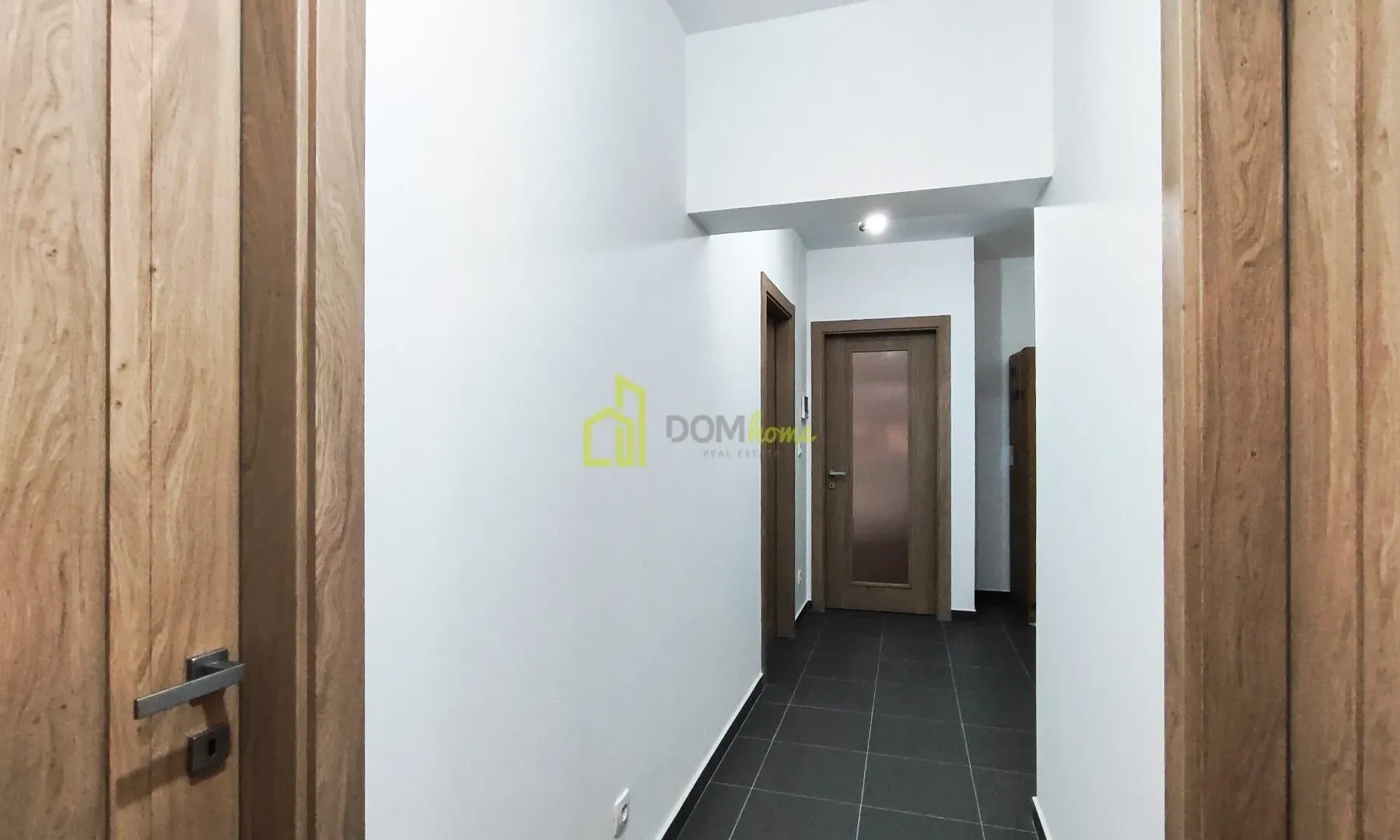Izdavanje, trosoban stan, 96m², Master Kvart, Podgorica