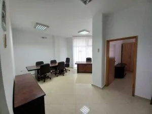 Izdavanje, poslovni prostor, 50m², Blok 6, Podgorica