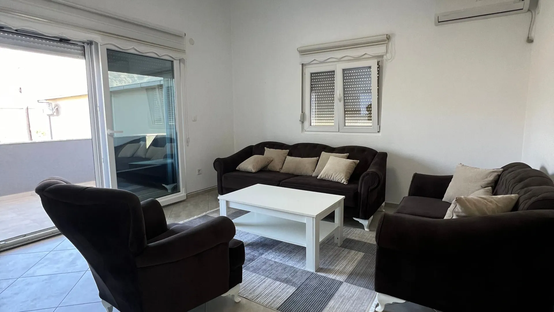 Rent, two bedroom apartment, 85m², Tomba, Bar