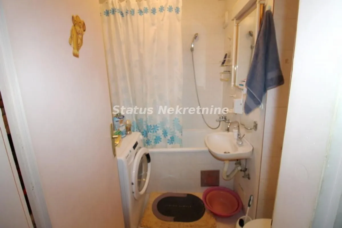 Prodaja, trosoban stan, 67m², Novo naselje, Novi Sad