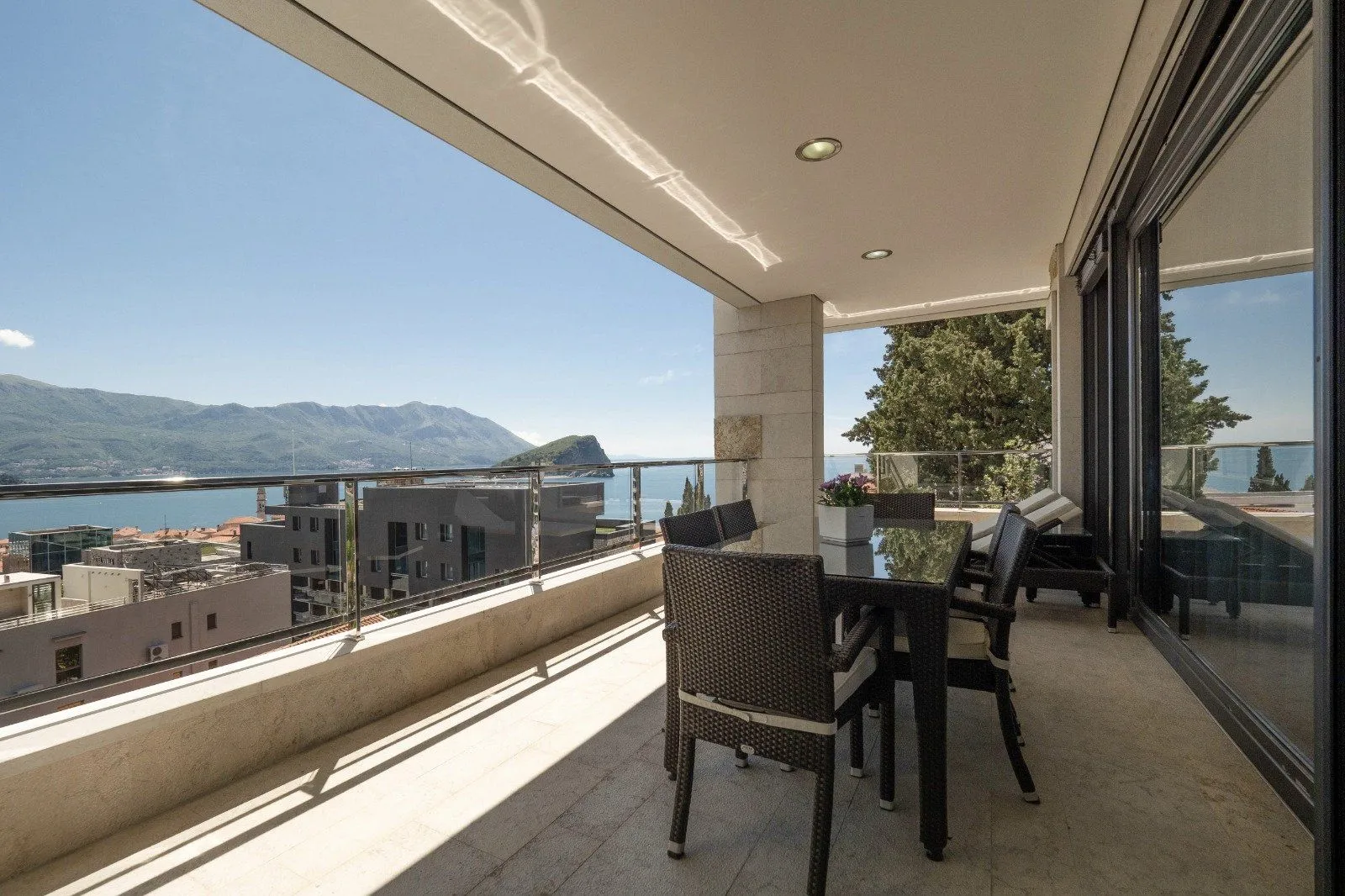 Rent, two bedroom apartment, 183m², Budva, Crna Gora