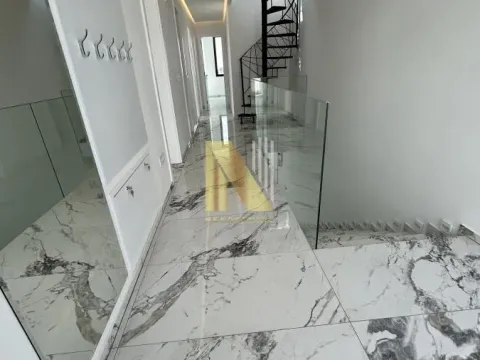 Izdavanje, kuća, 215m², Sremska Kamenica, Petrovaradin - image 15