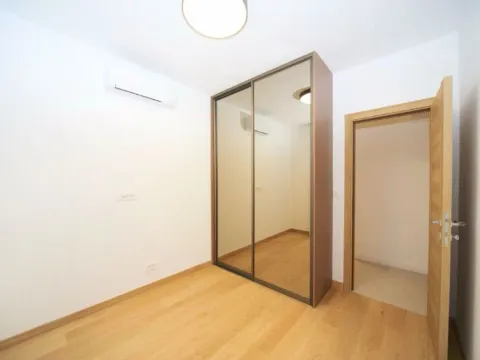 Izdavanje, trosoban stan, 104m², City Kvart, Podgorica - image 9