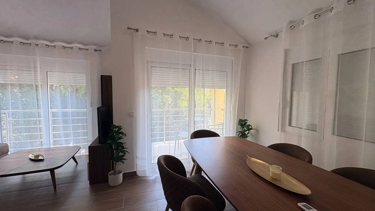 Rent, two bedroom apartment, 65m², Tripovići, Tivat