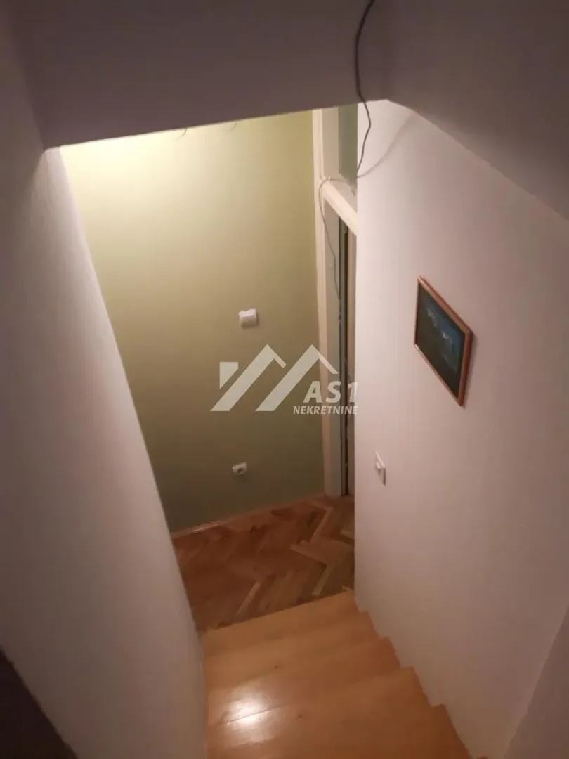 Izdavanje, trosoban stan, 54m², Grbavica, Novi Sad Sve Podlokacije