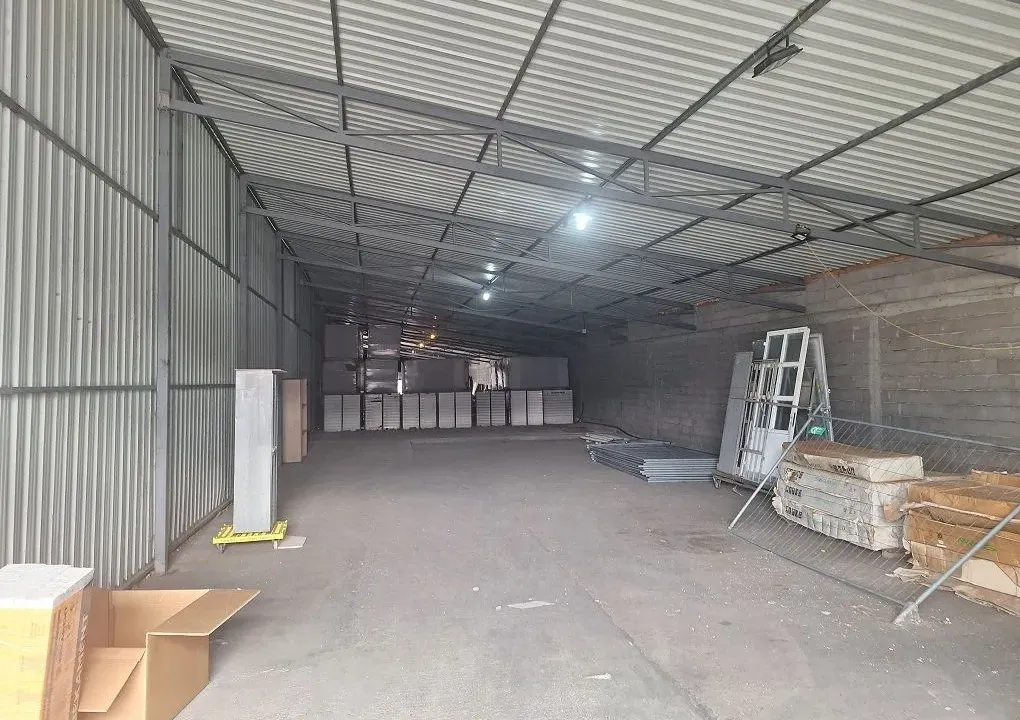 Izdavanje, poslovni prostor, 1000m², Dobanovci, Surčin