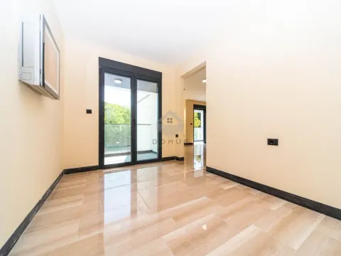 Izdavanje, trosoban stan, 111m², Vezirov Most, Podgorica - image 5