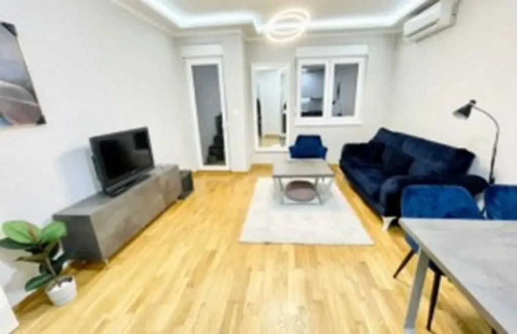 Izdavanje, jednosoban stan, 50m², City Kej, Podgorica