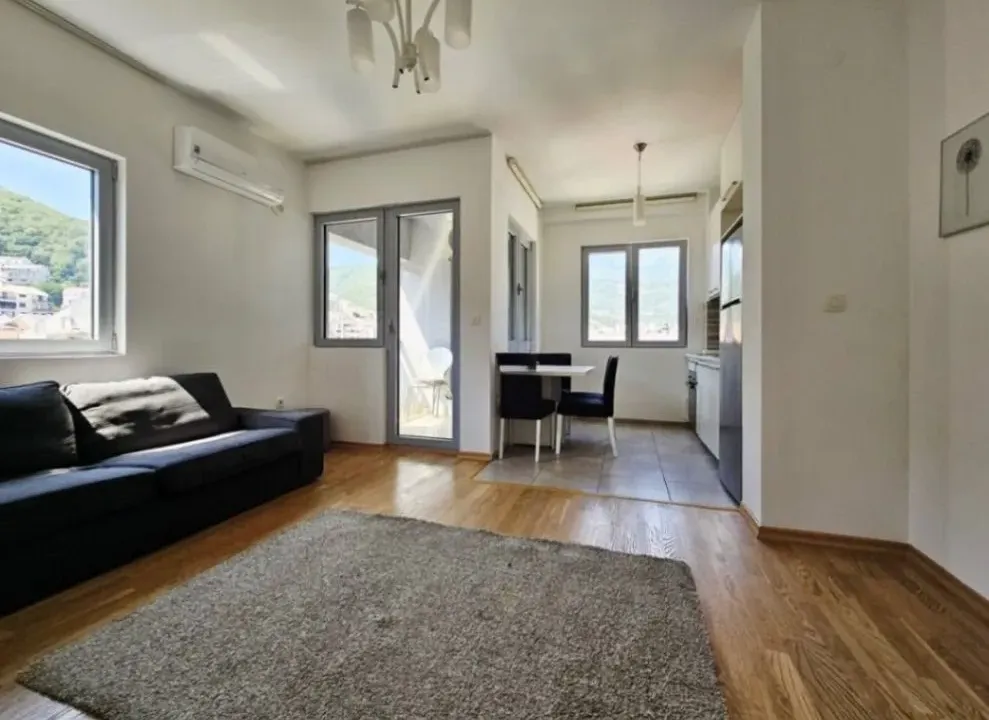 Izdavanje, dvosoban stan, 58m², Budva, Crna Gora