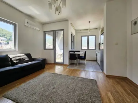 Izdavanje, dvosoban stan, 58m², Budva, Crna Gora
