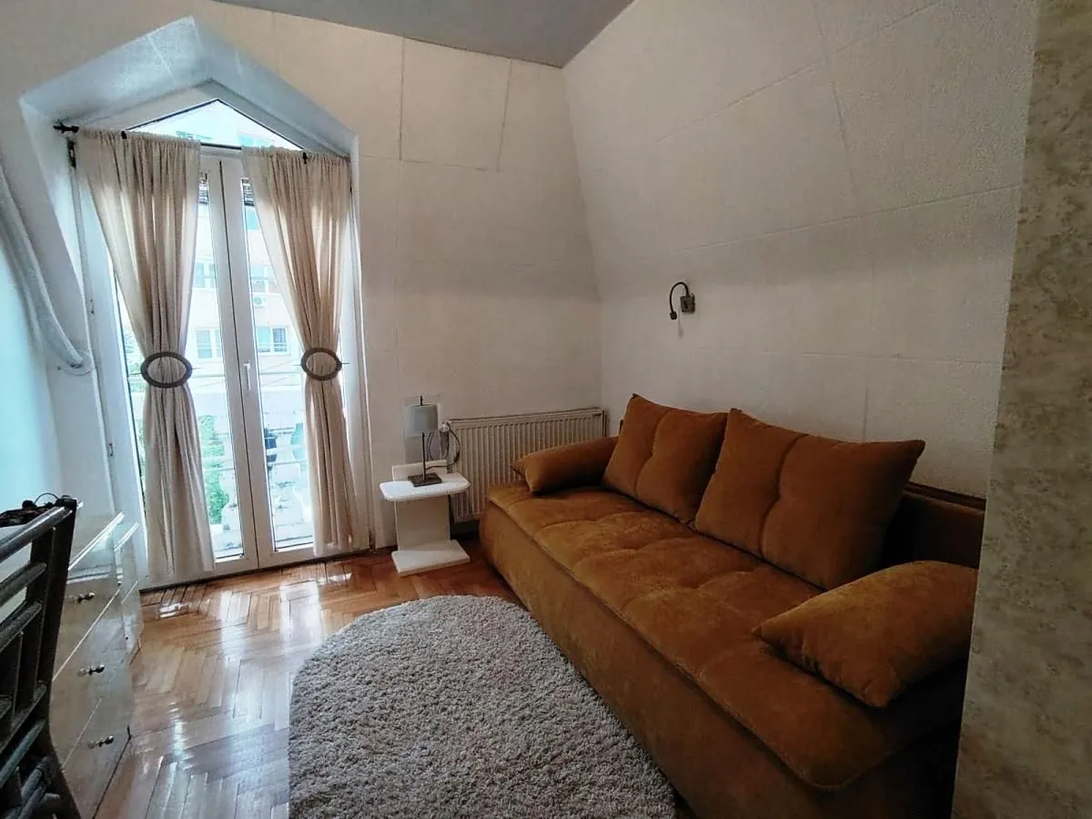 Izdavanje, trosoban stan, 90m², Centar, Niš