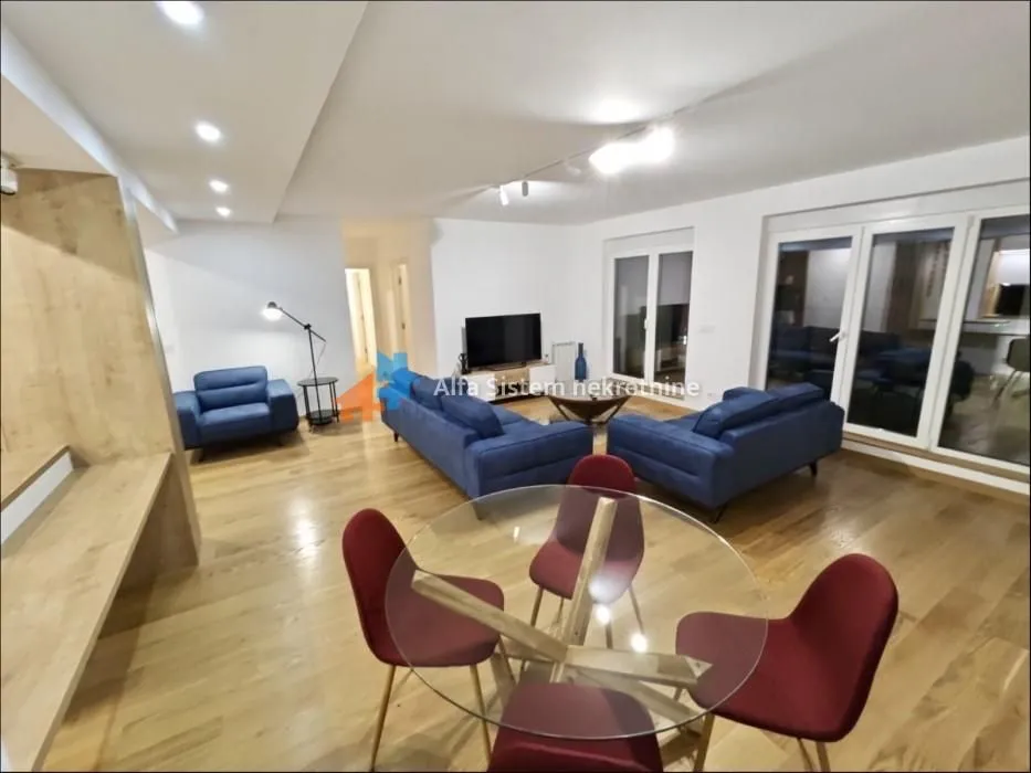 Izdavanje, trosoban stan, 112m², Novi Beograd Blok 65, Novi Beograd Sve Podlokacije