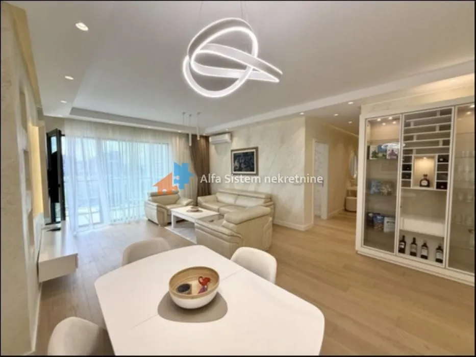 Rent, four bedroom apartment, 122m², Savski Venac, Beograd