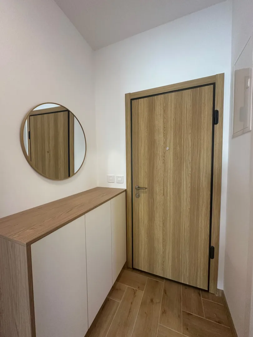 Izdavanje, dvosoban stan, 70m², Kava, Tivat