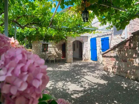 Rent, house, 70m², Pržno, Budva - image 3