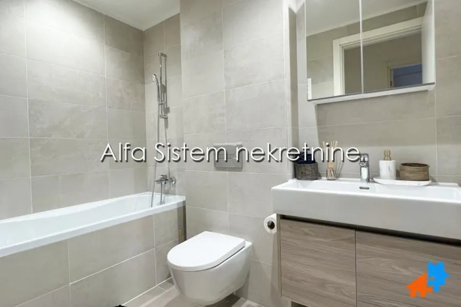 Izdavanje, trosoban stan, 88m², Savski Venac, Beograd