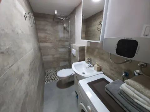 Izdavanje, garsonjera, 22m², Centar, Budva - image 4