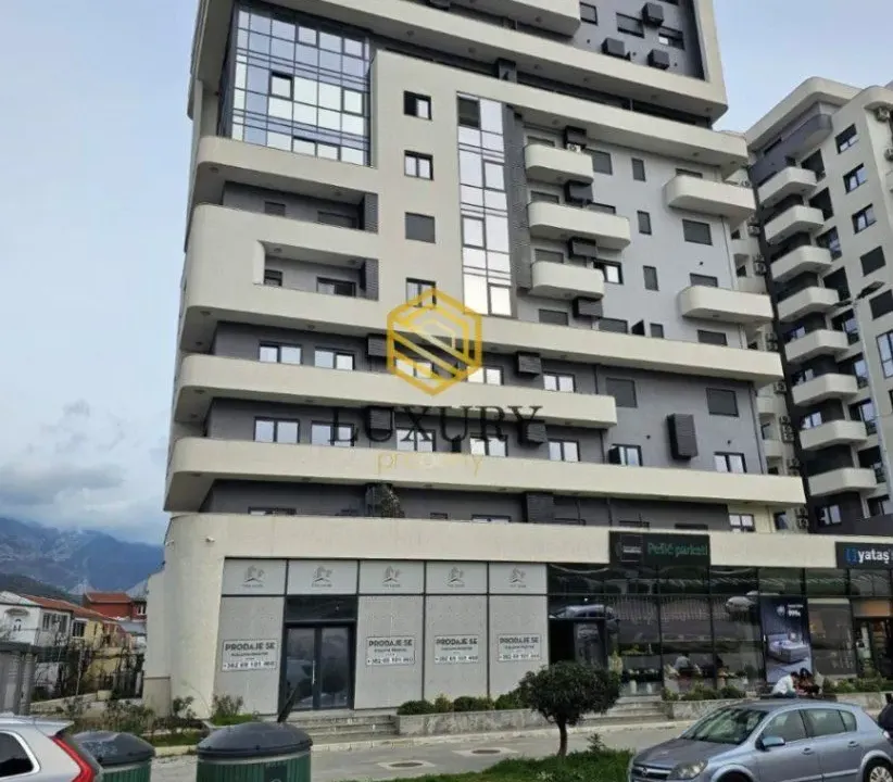 Prodaja, poslovni prostor, 201m², Centar, Bar