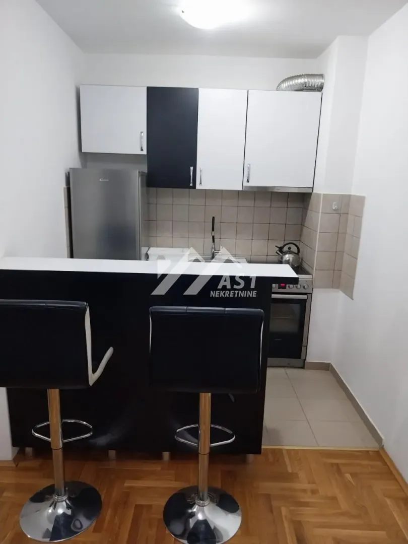 Izdavanje, jednosoban stan, 24m², Bulevar patrijarha Pavla, Novi Sad Sve Podlokacije