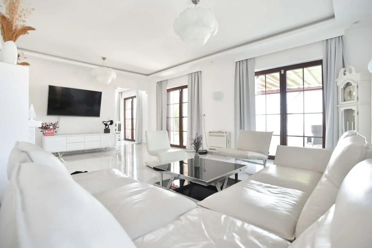 Rent, four bedroom apartment, 180m², Blizikuće, Budva