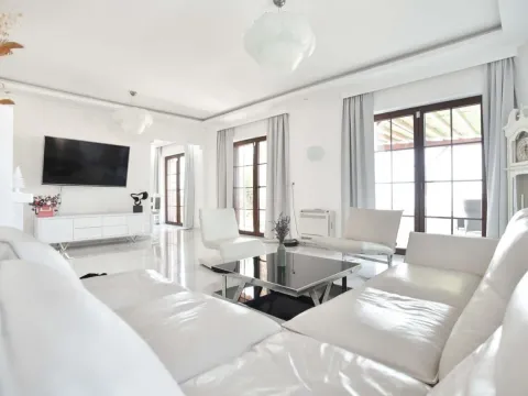 Rent, four bedroom apartment, 180m², Blizikuće, Budva - image 1