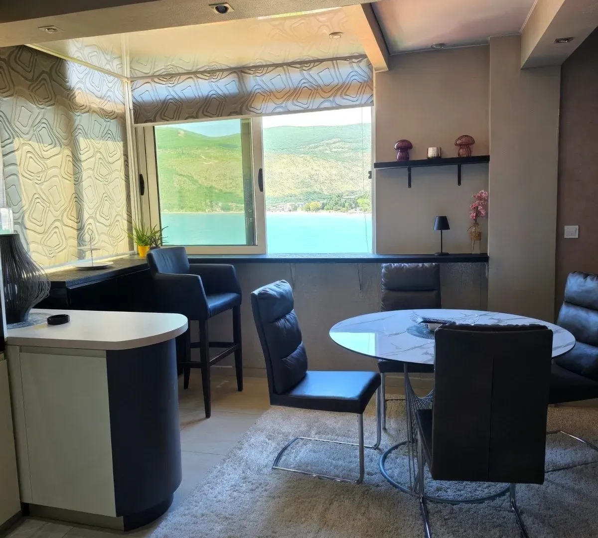 Izdavanje, dvosoban stan, 70m², Topla, Herceg Novi