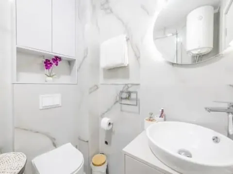 Izdavanje, jednosoban stan, 40m², Bečići, Budva - image 4