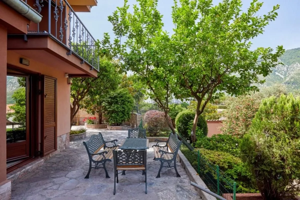 Rent, three bedroom apartment, 120m², Kotor, Crna Gora