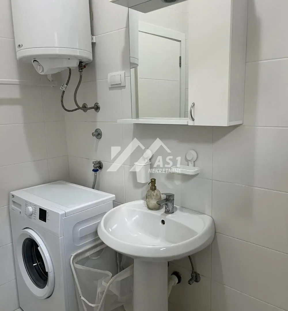 Izdavanje, jednosoban stan, 31m², Adamovićevo Naselje, Novi Sad Sve Podlokacije