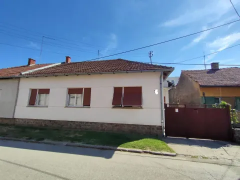 Prodaja, kuća, 171m², Petrovaradin, Novi Sad
