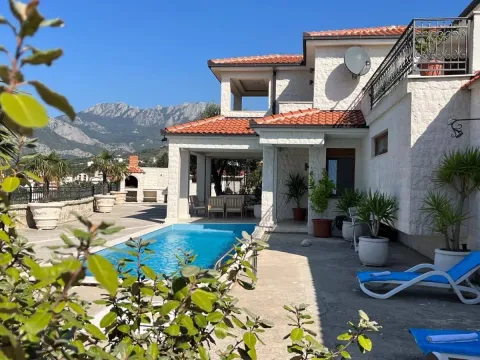 Prodaja, kuća, 360m², Centar, Bar - image 1