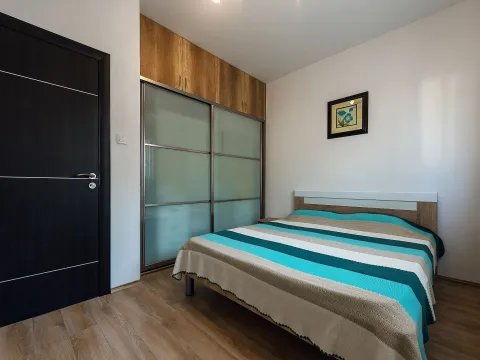 Daily-rent, two bedroom apartment, 51m², Budva, Crna Gora - image 7