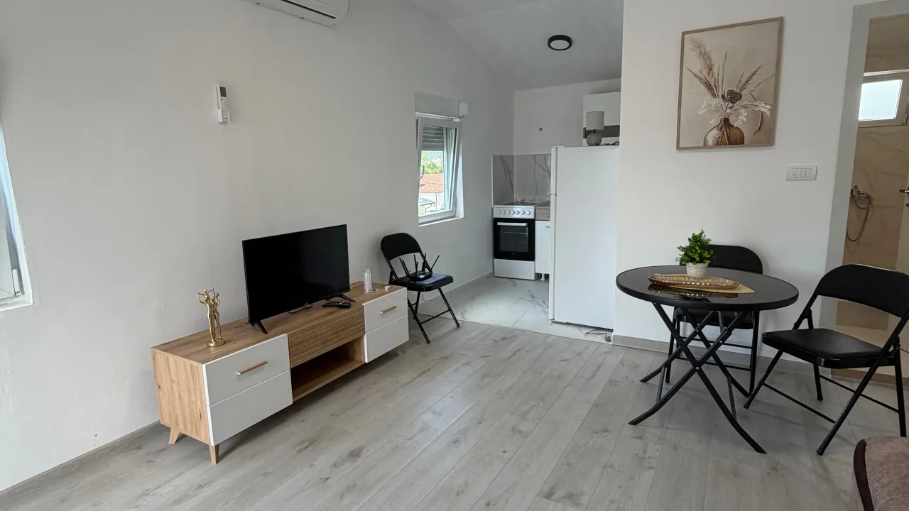 Rent, studio apartment, 30m², Radanovići, Kotor