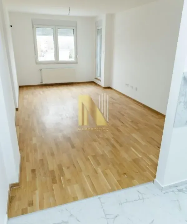 Prodaja, četvorosoban stan, 94m², Avijatičarsko naselje, Novi Sad Sve Podlokacije
