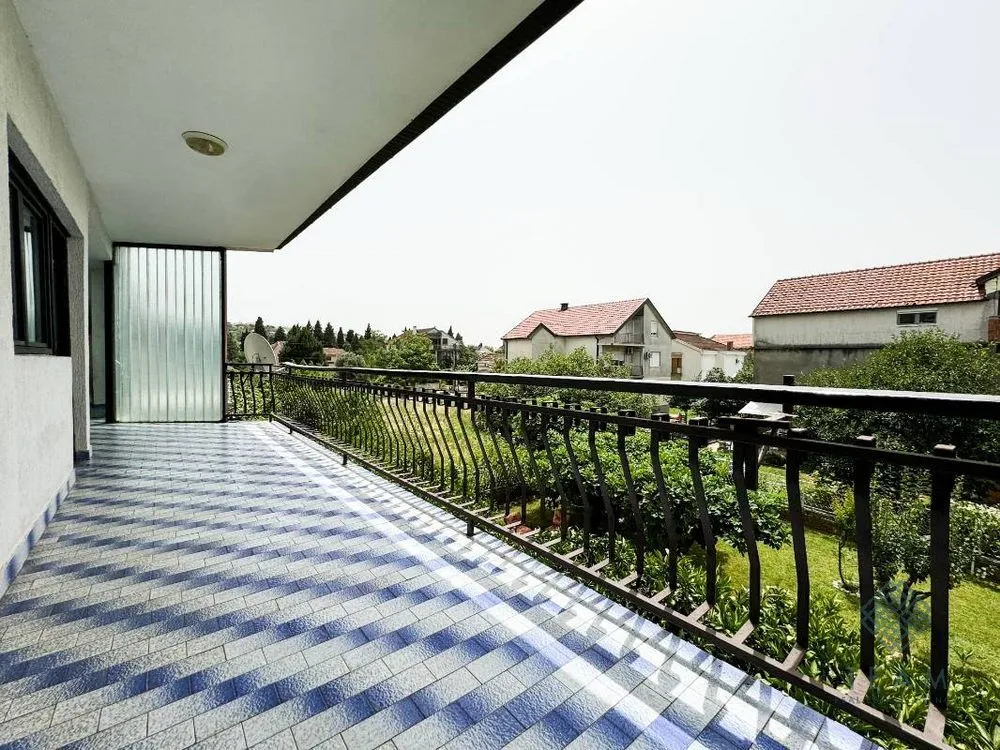 Prodaja, kuća, 210m², Masline, Podgorica