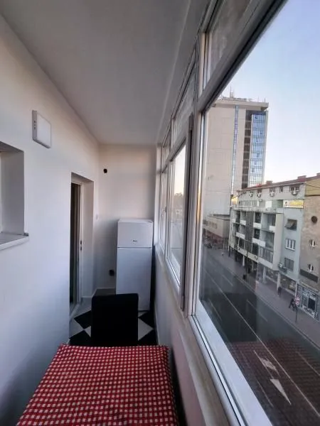 Izdavanje, dvosoban stan, 56m², Centar, Niš