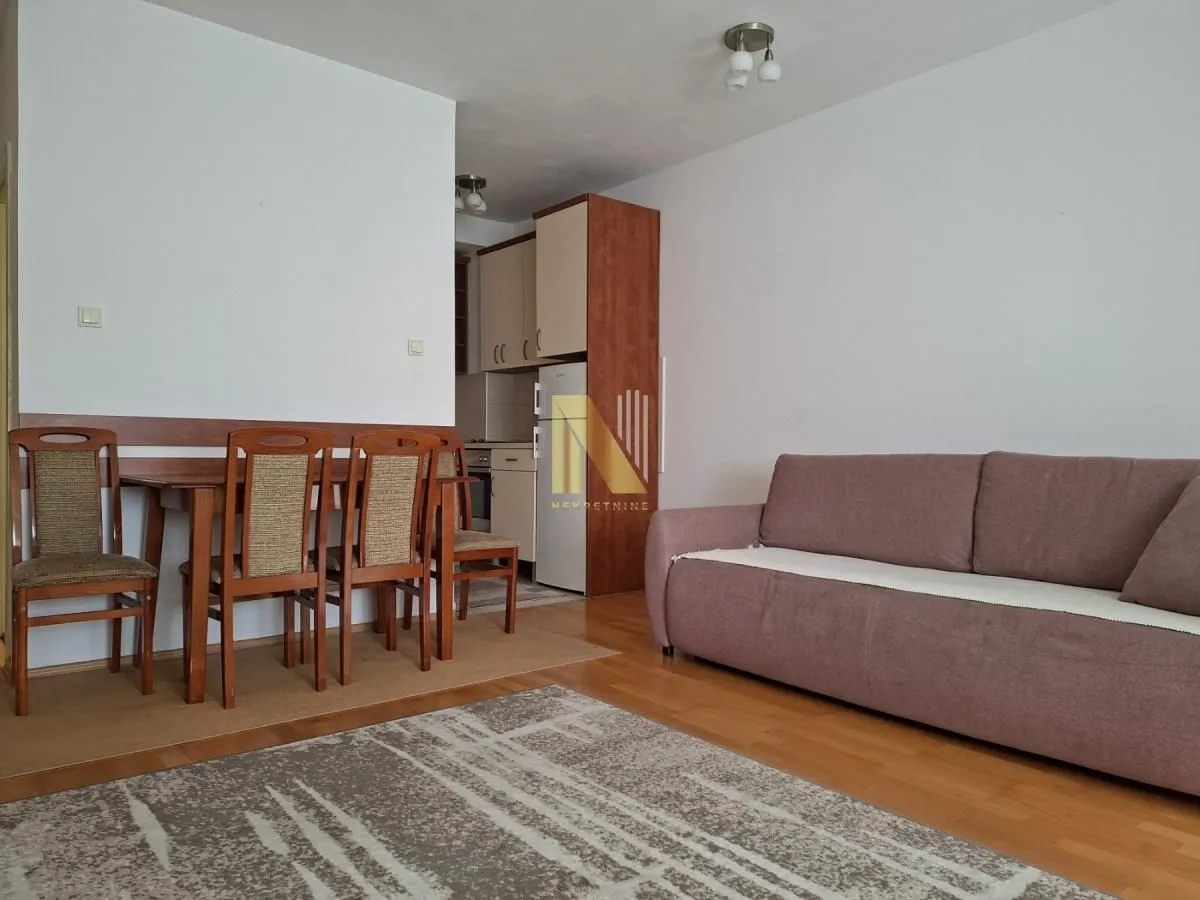 Izdavanje, garsonjera, 35m², Bulevar Oslobodjenja, Novi Sad Sve Podlokacije