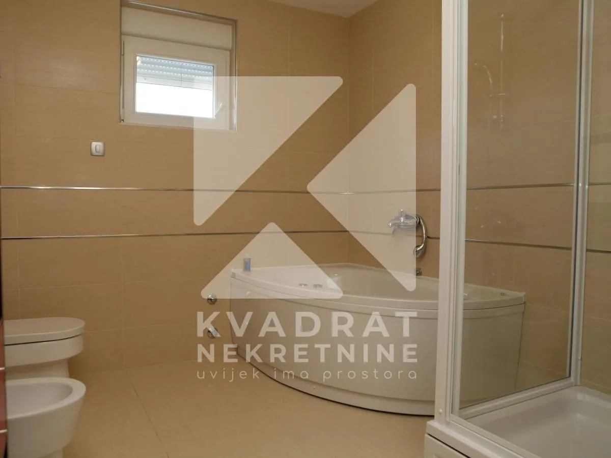 Rent, house, 250m², Donji Kokoti, Podgorica