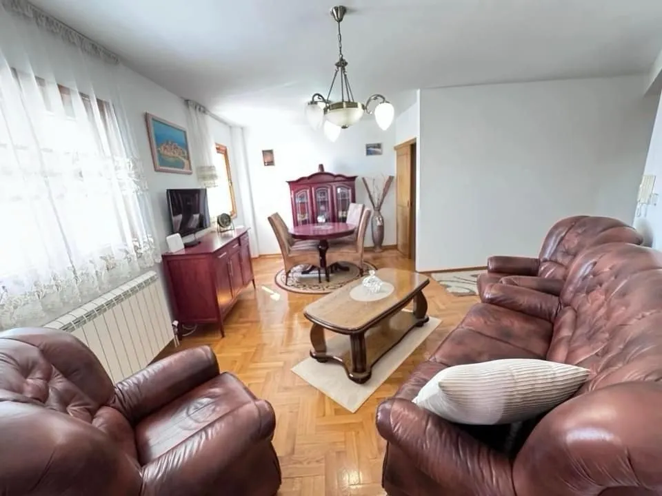 Izdavanje, jednosoban stan, 57m², Rozino, Budva