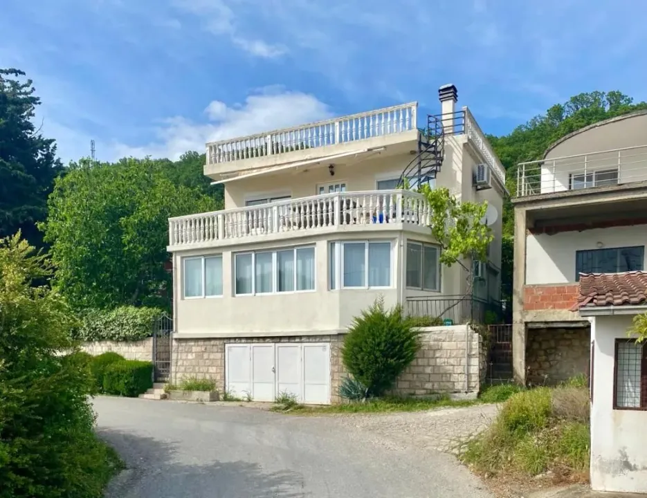 Izdavanje, kuća, 150m², Kruče, Ulcinj