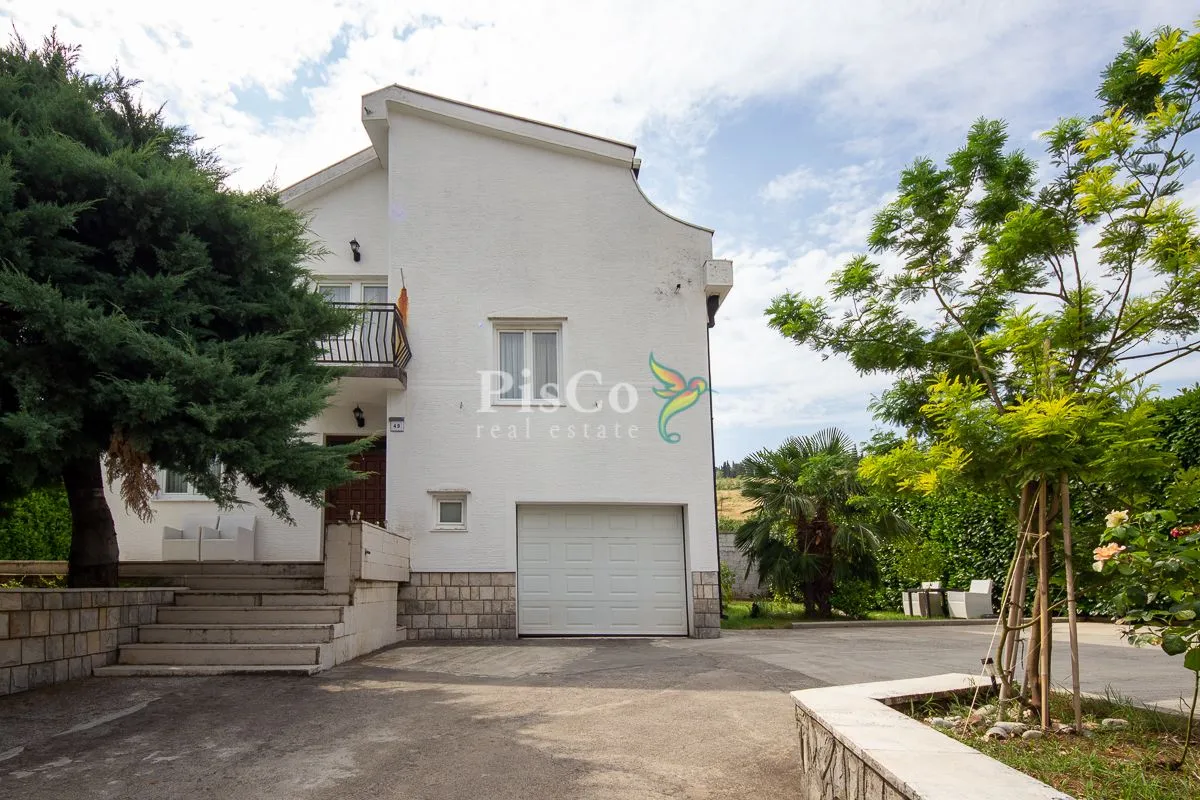 Izdavanje, kuća, 700m², Zagorič, Podgorica