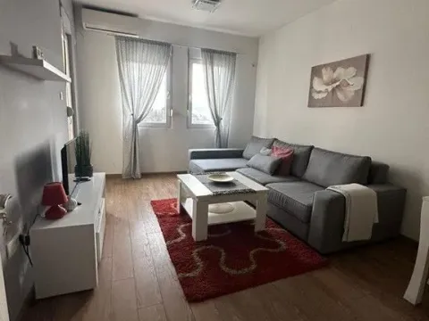 Izdavanje, dvosoban stan, 70m², City Kvart, Podgorica - image 1