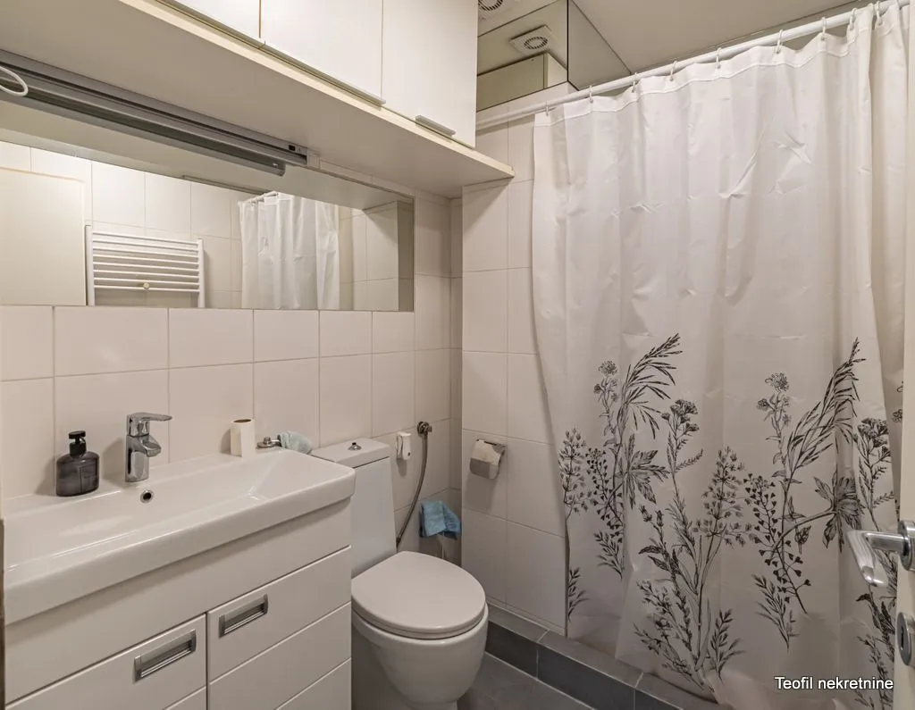Sale, four bedroom apartment, 107m², Vračar, Šid