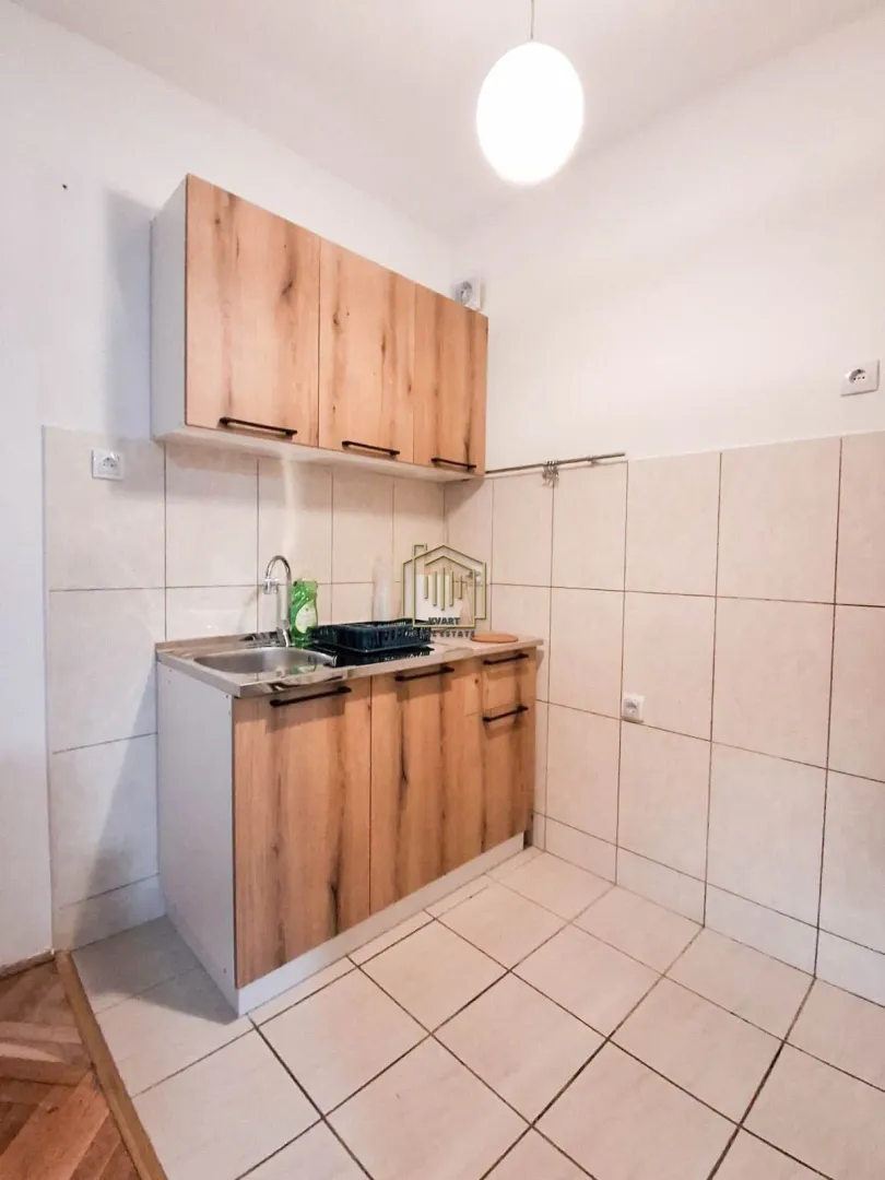 Izdavanje, dvosoban stan, 75m², Blok 9, Podgorica
