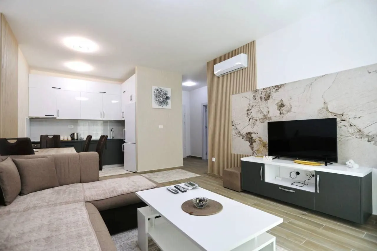 Izdavanje, jednosoban stan, 45m², Bečići, Budva