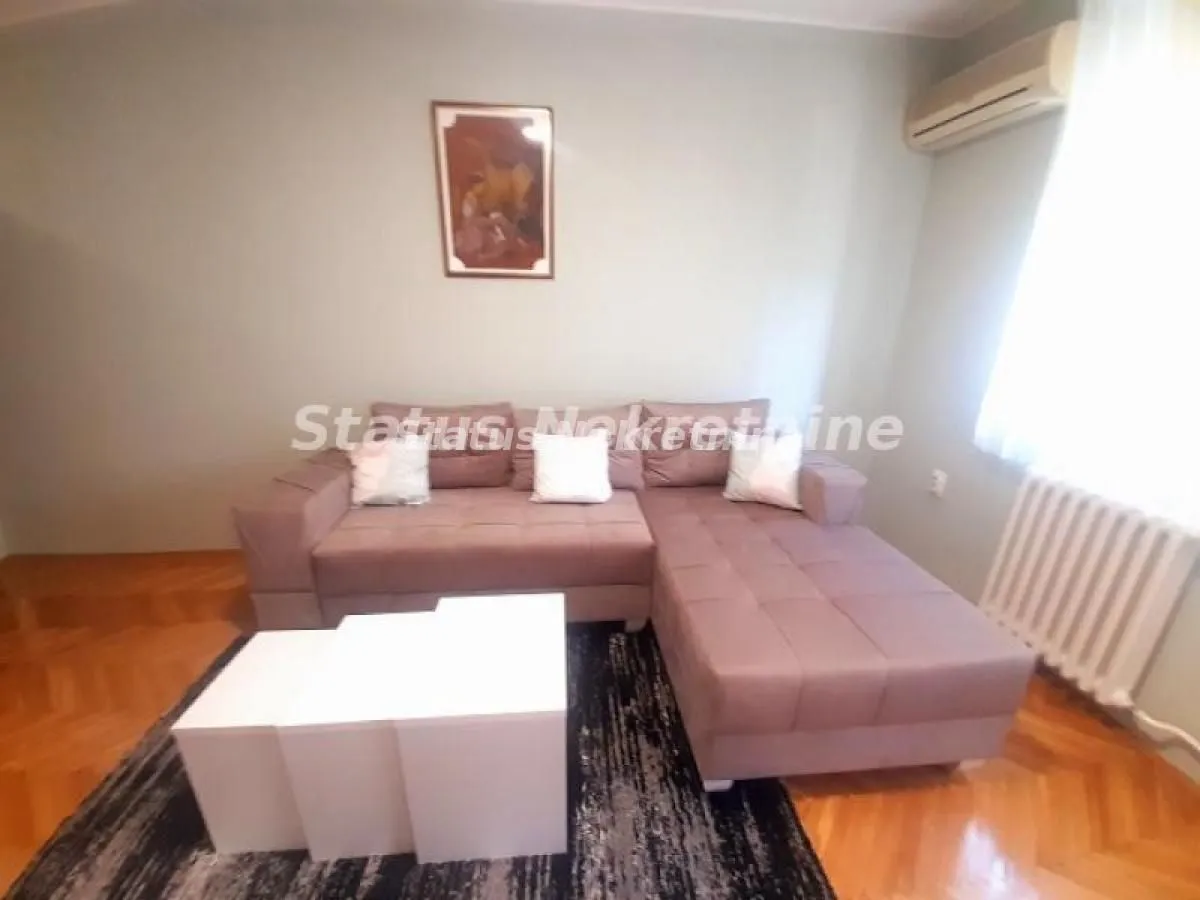 Izdavanje, garsonjera, 25m², Bulevar Oslobodjenja, Novi Sad Sve Podlokacije